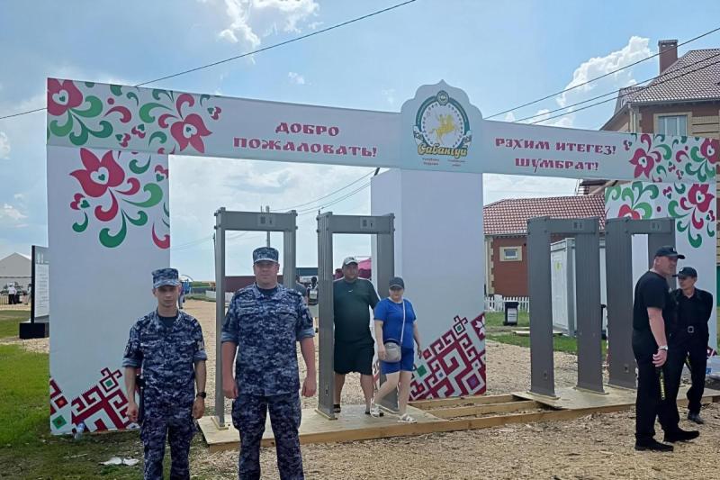 В Мордовии сотрудники Росгвардии обеспечили безопасность масштабного праздника «Сабантуй-2026»