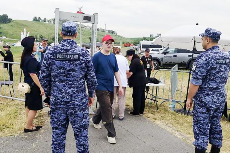 Кузбасские росгвардейцы обеспечили безопасность на ежегодном международном фестивале «Динотерра»