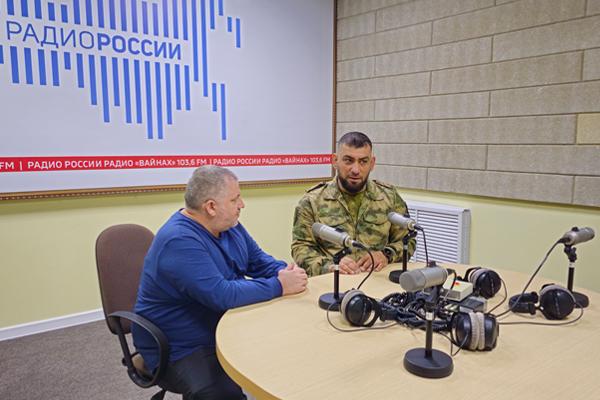 В эфире ГТРК «Вайнах» военнослужащий ОГВ(с) рассказал о службе в Росгвардии
