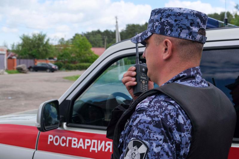 Росгвардейцы задержали новокузнечанина, угрожавшего расправой работнице магазина