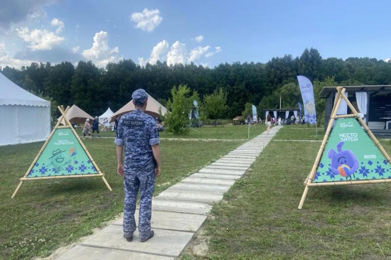 В Мордовии сотрудники Росгвардии охраняют порядок на Всероссийском семейном туристском фестивале