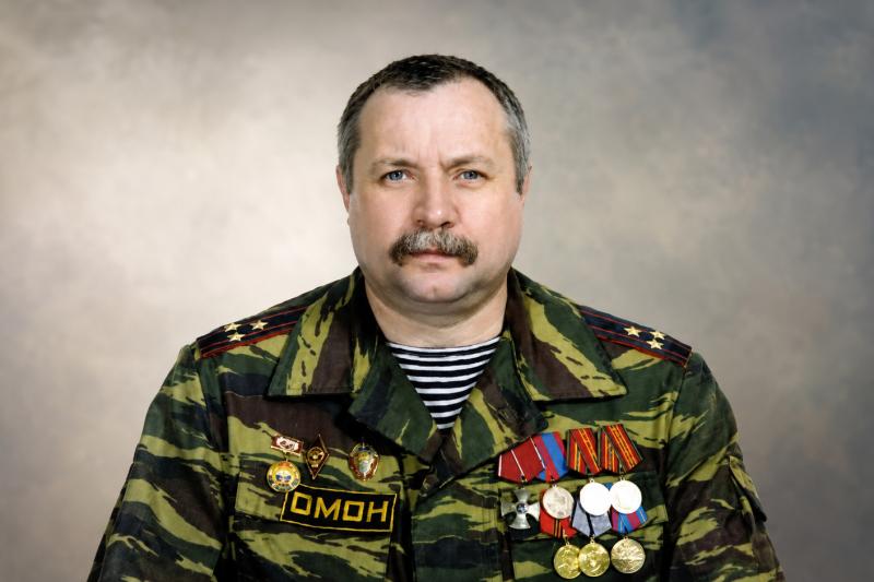 В Новокузнецке простились с первым командиром ОМОН Сергеем Добижей