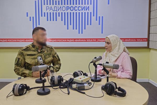 В Чеченской Республике военнослужащий ОГВ(с) стал героем радиоэфира ко Дню фотографа