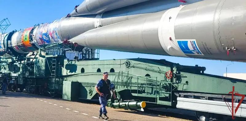 Росгвардейцы обеспечили безопасность транспортировки ракеты-носителя «Союз МС-29» на космодроме «Байконур» (видео)