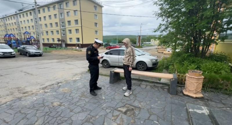 В Печенге проверили мигрантов