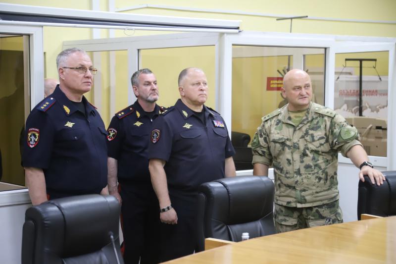 В Чеченской Республике состоялась рабочая встреча первого заместителя главы МВД РФ генерал-лейтенанта полиции Андрея Курносенко с командующим ОГВ(с) генерал-лейтенантом Игорем Князевым