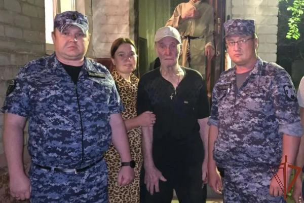 В Липецке росгвардейцы помогли дезориентированному пенсионеру вернуться домой