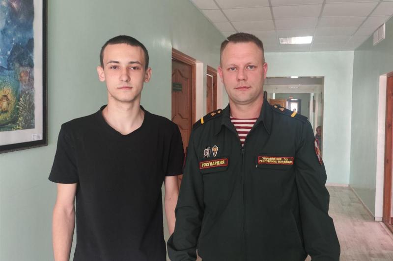 В Саранске росгвардеец пришел на помощь подростку, пострадавшему на пожаре