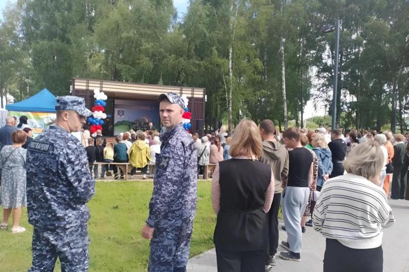 В Мордовии сотрудники Росгвардии обеспечили охрану общественного порядка праздничных муниципальных мероприятий