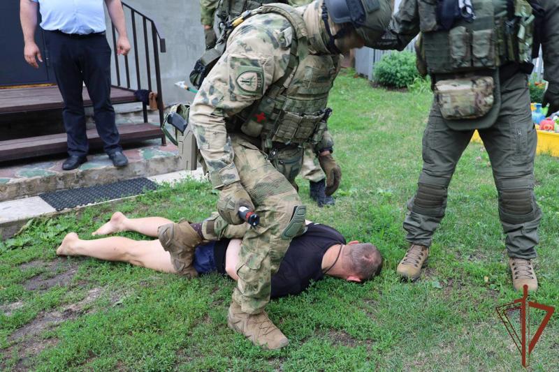 При содействии СОБР Росгвардии в Тамбовской области задержаны подозреваемые в разбойном нападении