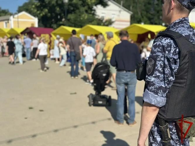 РОСГВАРДЕЙЦЫ ОБЕСПЕЧИЛИ БЕЗОПАСНОСТЬ ВО ВРЕМЯ ПРОВЕДЕНИЯ РЯДА МЕРОПРИЯТИЙ В ЯРОСЛАВСКОЙ ОБЛАСТИ