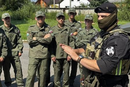 Бойцы тюменского ОМОН стали наставниками для юных патриотов из региона и Москвы