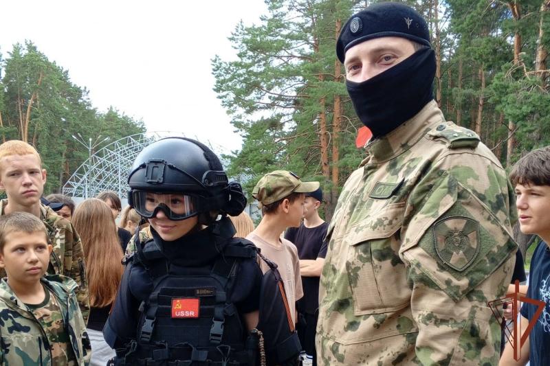 Росгвардейцы проводят летние патриотические мероприятия для школьников в Центральной России