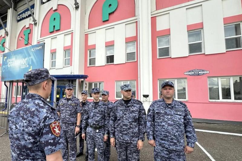 Сотрудники Росгвардии обеспечили охрану общественного порядка на футбольном матче в Саранске