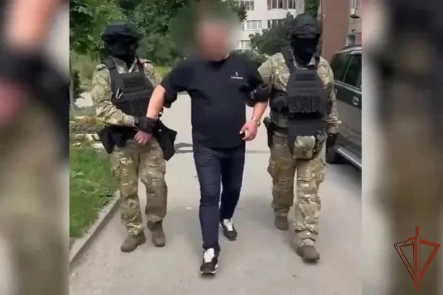 В Липецке сотрудники СОБР Росгвардии задержали подозреваемых в осквернении мемориала на площади Героев