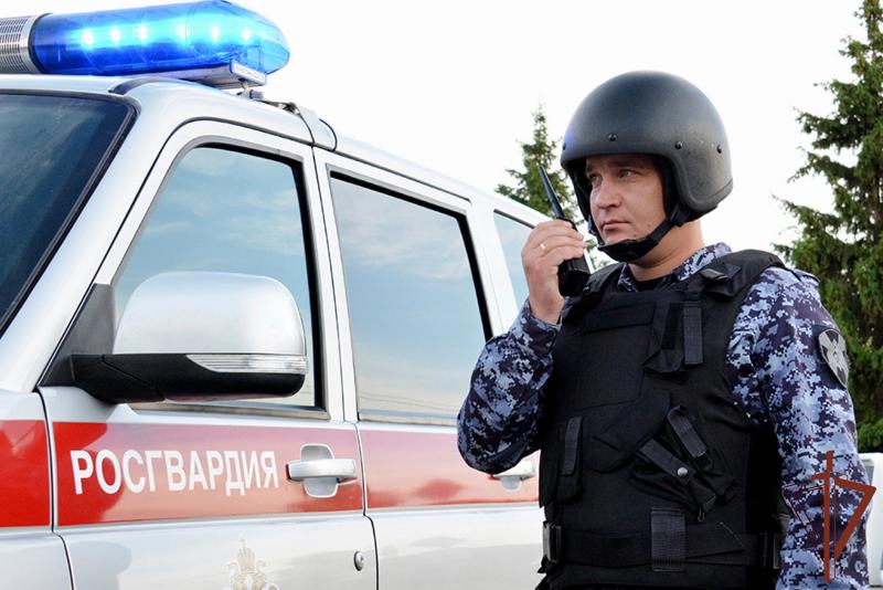 Подозреваемого в вымогательстве крупной суммы задержали росгвардейцы в Тюменской области