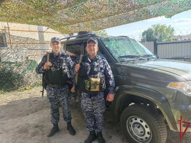 Росгвардейцы оказали помощь пострадавшему в результате атаки FPV-дрона ВСУ в Белгородской области