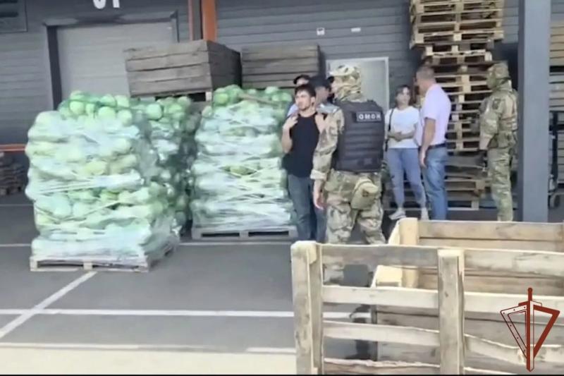 В Воронеже при содействии Росгвардии проведены профилактические мероприятия по выявлению нарушений миграционного законодательства (видео)