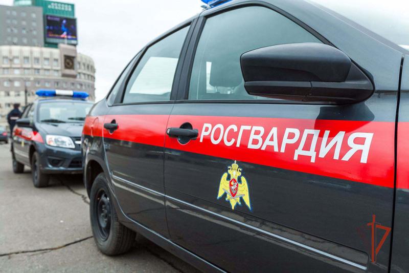 В Магнитогорске сотрудники Росгвардии задержали рецидивиста за хищение алкоголя из супермаркета