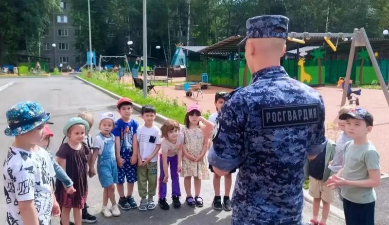 Росгвардейцы провели «Урок безопасности» для детей в Подмосковье