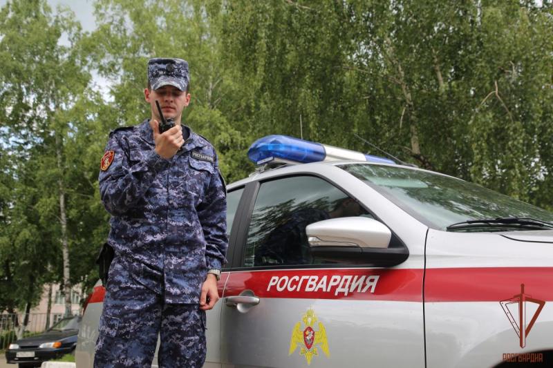 В Саранске сотрудники Росгвардии задержали мужчину, подозреваемого в причинении телесных повреждений супруге