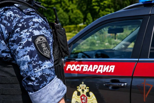 В столице росгвардейцы задержали мужчину, устроившего дебош в букмекерской конторе (видео)
