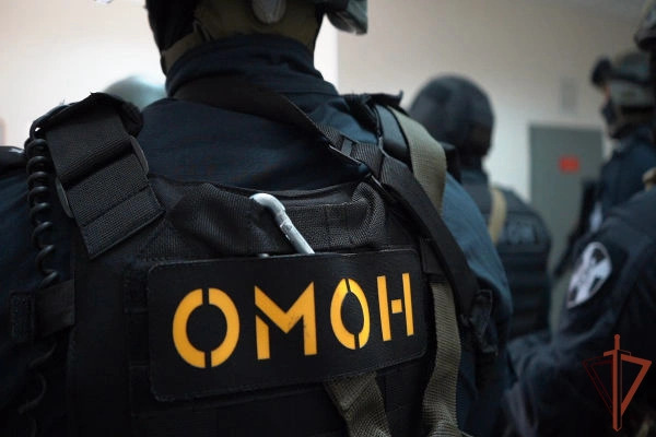 При содействии спецназа Росгвардии задержаны подозреваемые в организации незаконной миграции в Подмосковье (видео)