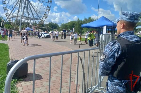 Росгвардейцы обеспечили безопасность во время проведения Всероссийского дня физкультурника 