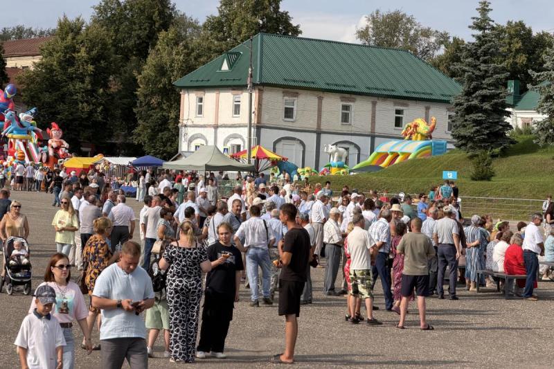 Сотрудники Росгвардии обеспечили охрану общественного порядка во время праздников в Темникове
