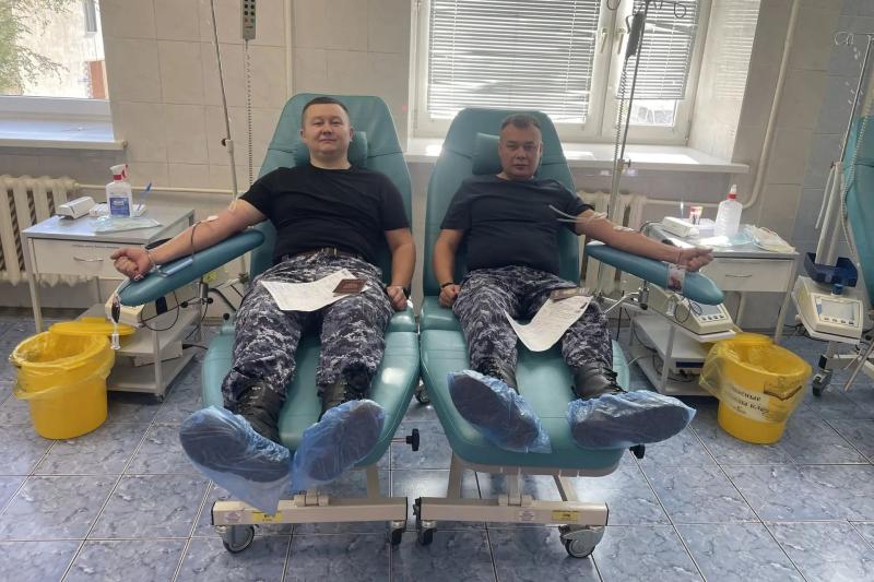 Сотрудники Росгвардии в Магнитогорске приняли участие в донорской акции «От сердца к сердцу»