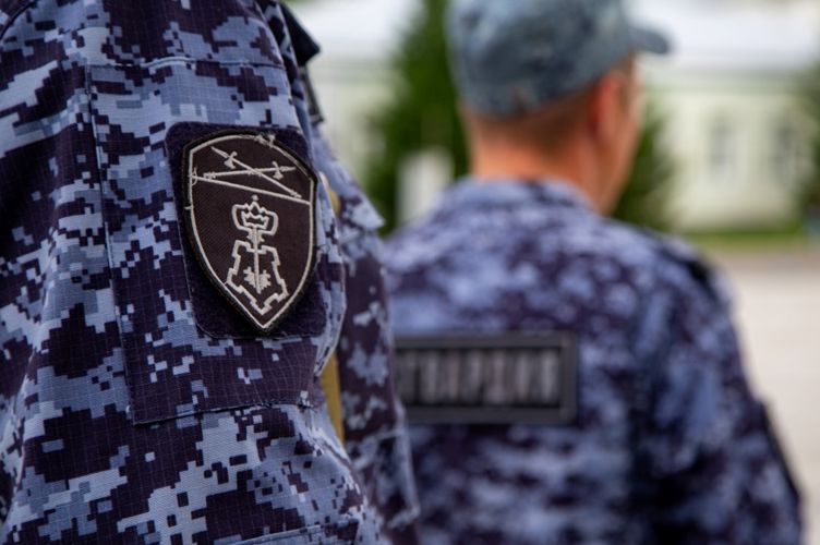 За минувшие сутки в Челябинске росгвардейцы пресекли более 40 правонарушений и задержали троих подозреваемых в хищениях