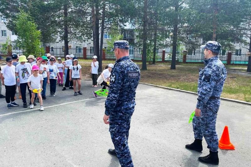 «Каникулы с Росгвардией»: юные ямальцы знакомятся со службой и историей ведомства