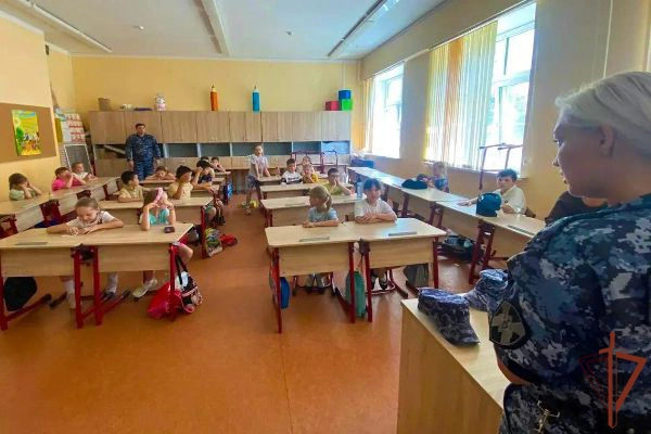 Росгвардейцы провели урок кибербезопасности для школьников в Подмосковье