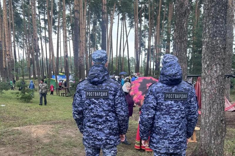Сотрудники Росгвардии обеспечили охрану общественного порядка на праздновании 97-й годовщины Ичалковского района
