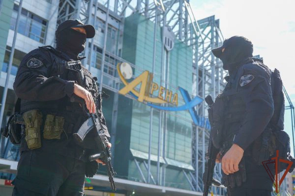 В Подмосковье росгвардейцы обеспечили правопорядок на футбольном матче Российской премьер-лиги (видео)