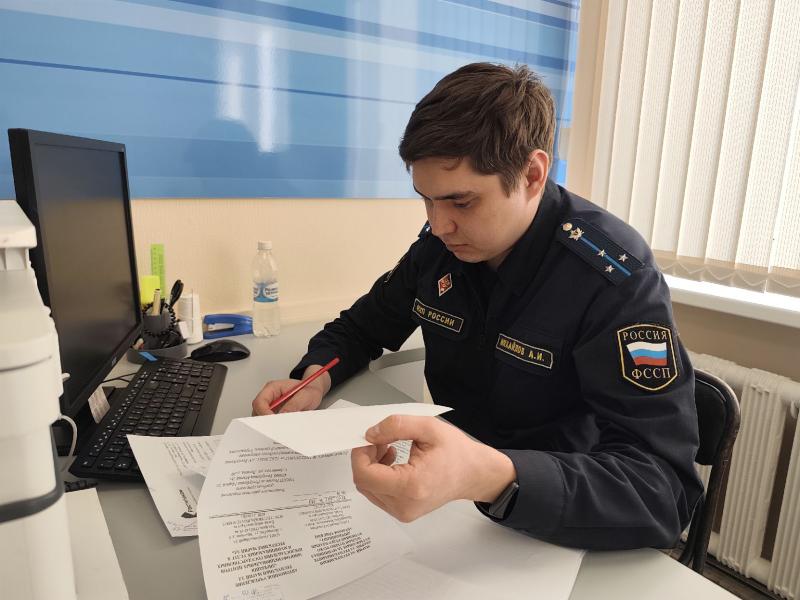 В Звенигово нечистый на руку водитель предприятия возмещает ущерб, причиненный преступлением