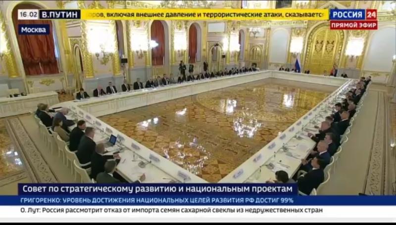 Результаты опроса Народного фронта: 34% педагогов тратят на отчетную работу более 7 часов в неделю