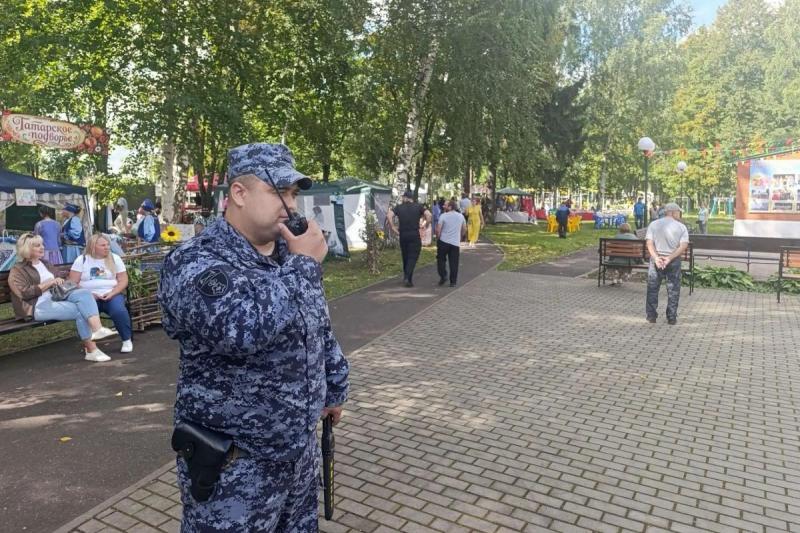Сотрудники Росгвардии обеспечили общественный порядок на фестивале «ВкусФест» в Ромоданове