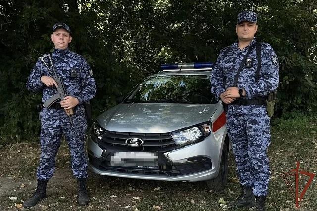 В Белгородской области росгвардейцы оказали помощь пожилому мужчине, пострадавшему в ДТП