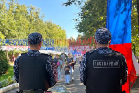 Росгвардейцы обеспечили правопорядок во время проведения мероприятий, посвященных Дню Государственного флага России