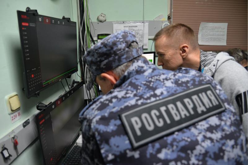 Росгвардия проверяет готовность образовательных учреждений Ямала к новому учебному году