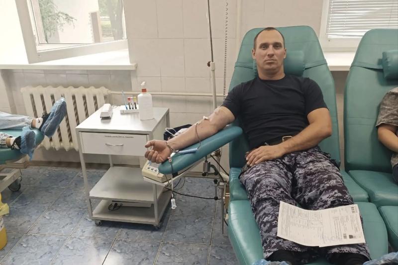 На Южном Урале росгвардейцы пополнили региональный банк крови в рамках акции «От сердца к сердцу»
