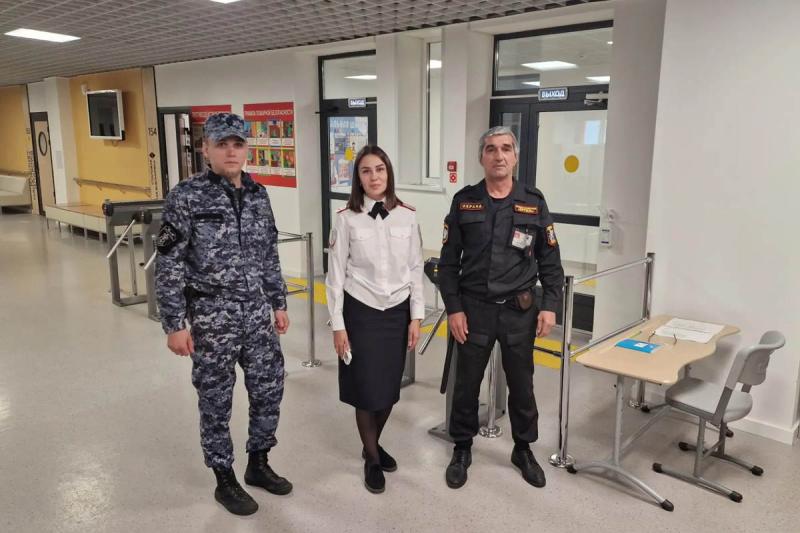 Росгвардия приняла участие в обеспечении безопасности праздничных мероприятиях ко Дню знаний на Ямале