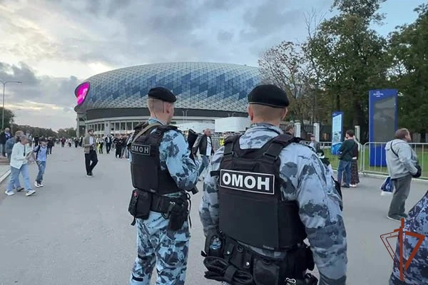 Охрану общественного порядка и безопасности граждан во время проведения футбольного матча обеспечили столичные росгвардейцы