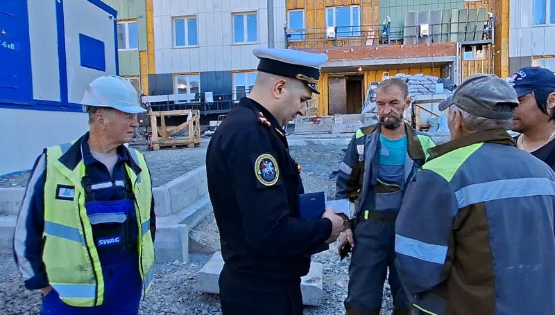 В Североморске искали мигрантов, не вставших на воинский учет