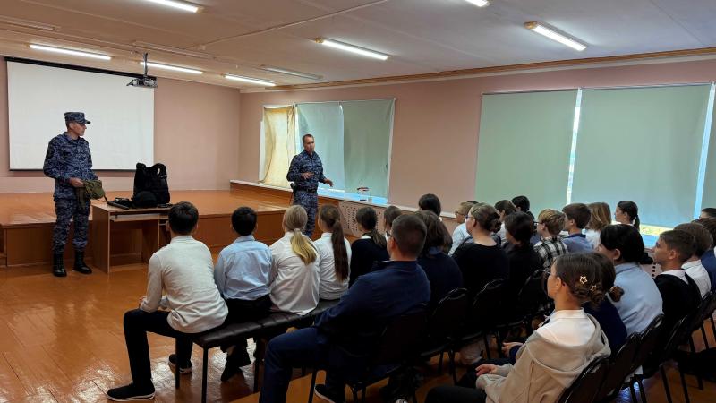 Сотрудники Волоколамского ОВО провели урок мужества в МОУ "Спасская СОШ"
