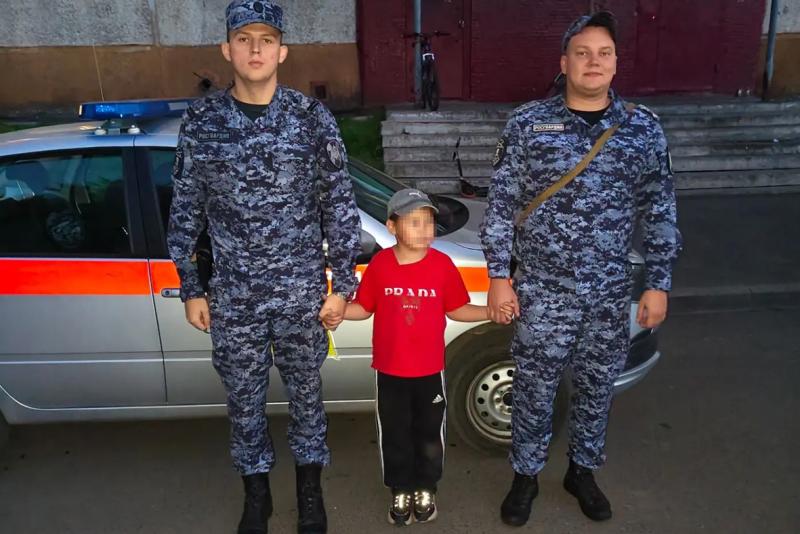 В Кемерове росгвардейцы в кратчайший срок разыскали семилетнего мальчика