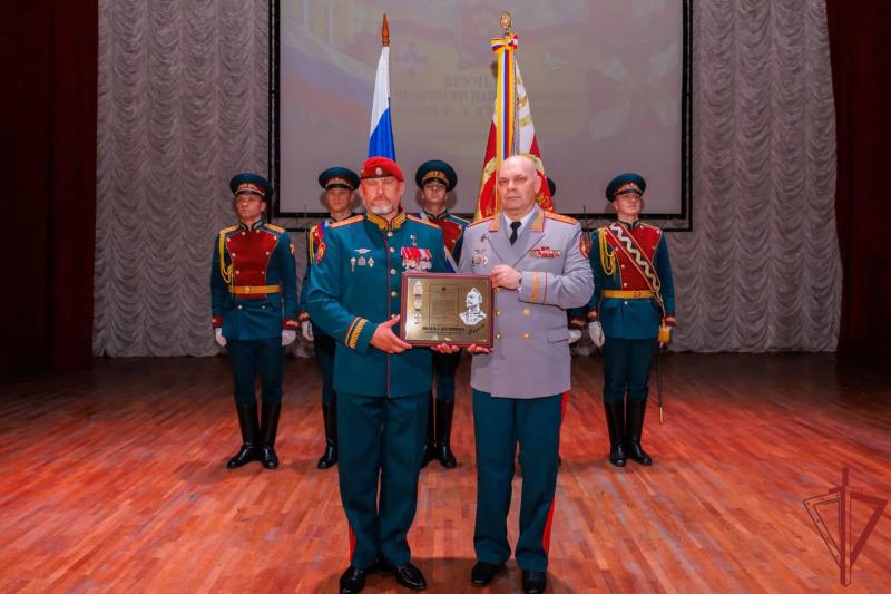 Генерал-полковник Олег Плохой принял участие в приведении первокурсников Саратовского военного института Росгвардии