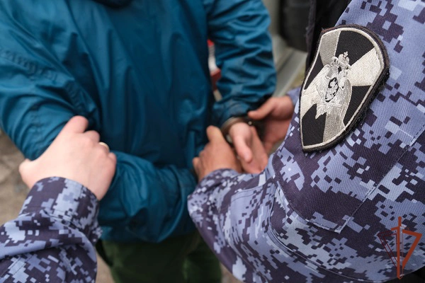 В Курске росгвардейцы пресекли противоправные действия в пункте выдачи заказов