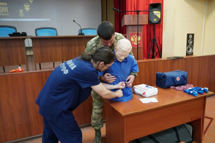 Росгвардейцы приняли участие в тематических занятиях по оказанию первой медицинской помощи в Воронеже